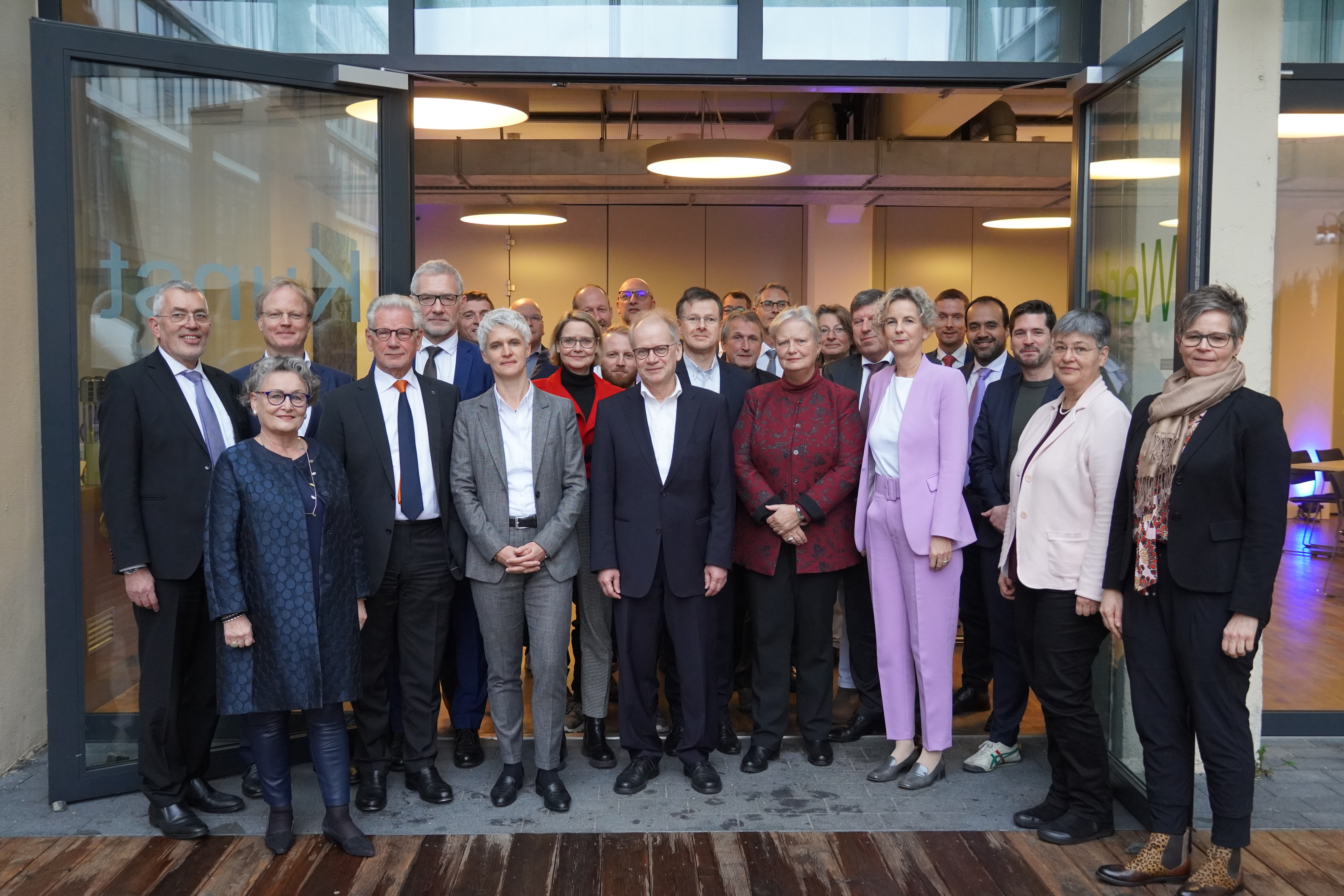 The Fraunhofer ISI Board of Trustees together with the Institute’s management and staff.